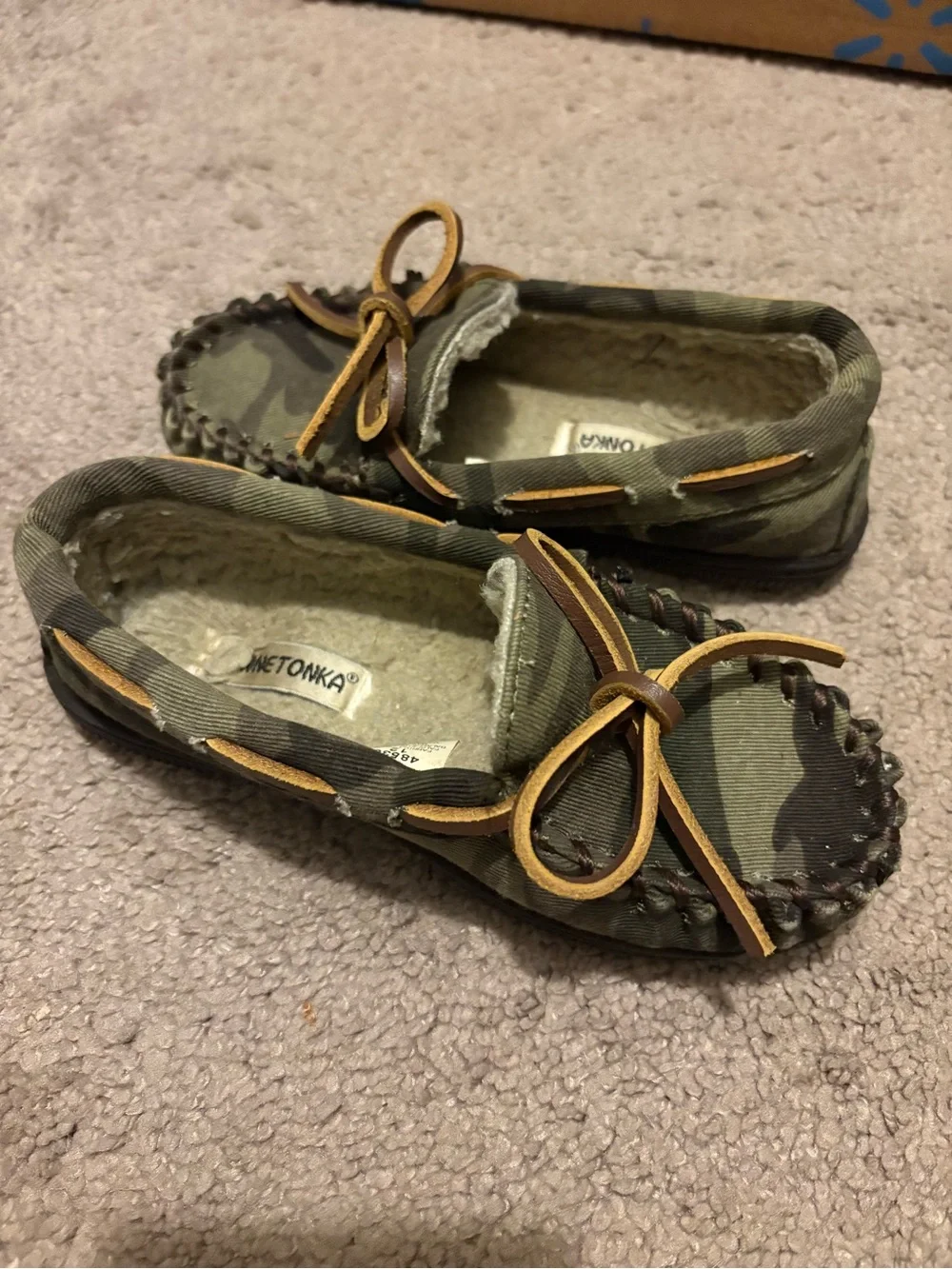 Minnetonka Kids Camo Moccasins with Tan Leather Bow